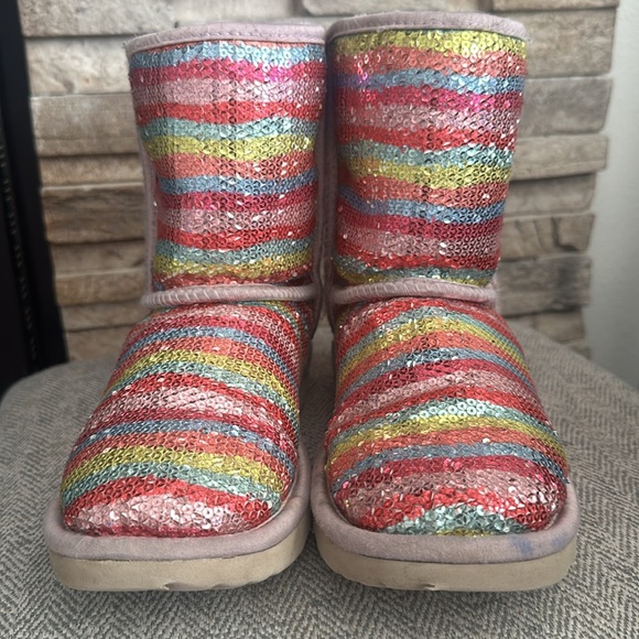 VGUC UGG Classic Short II Mural Boot sz5 - Picture 3 of 9